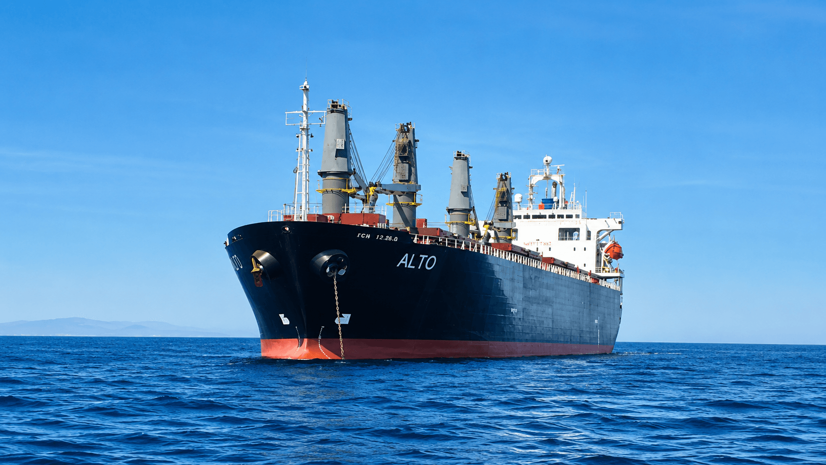 Mukanmar Ship Management'ın yönettiği filodan bir gemi, açık denizde seyir halinde